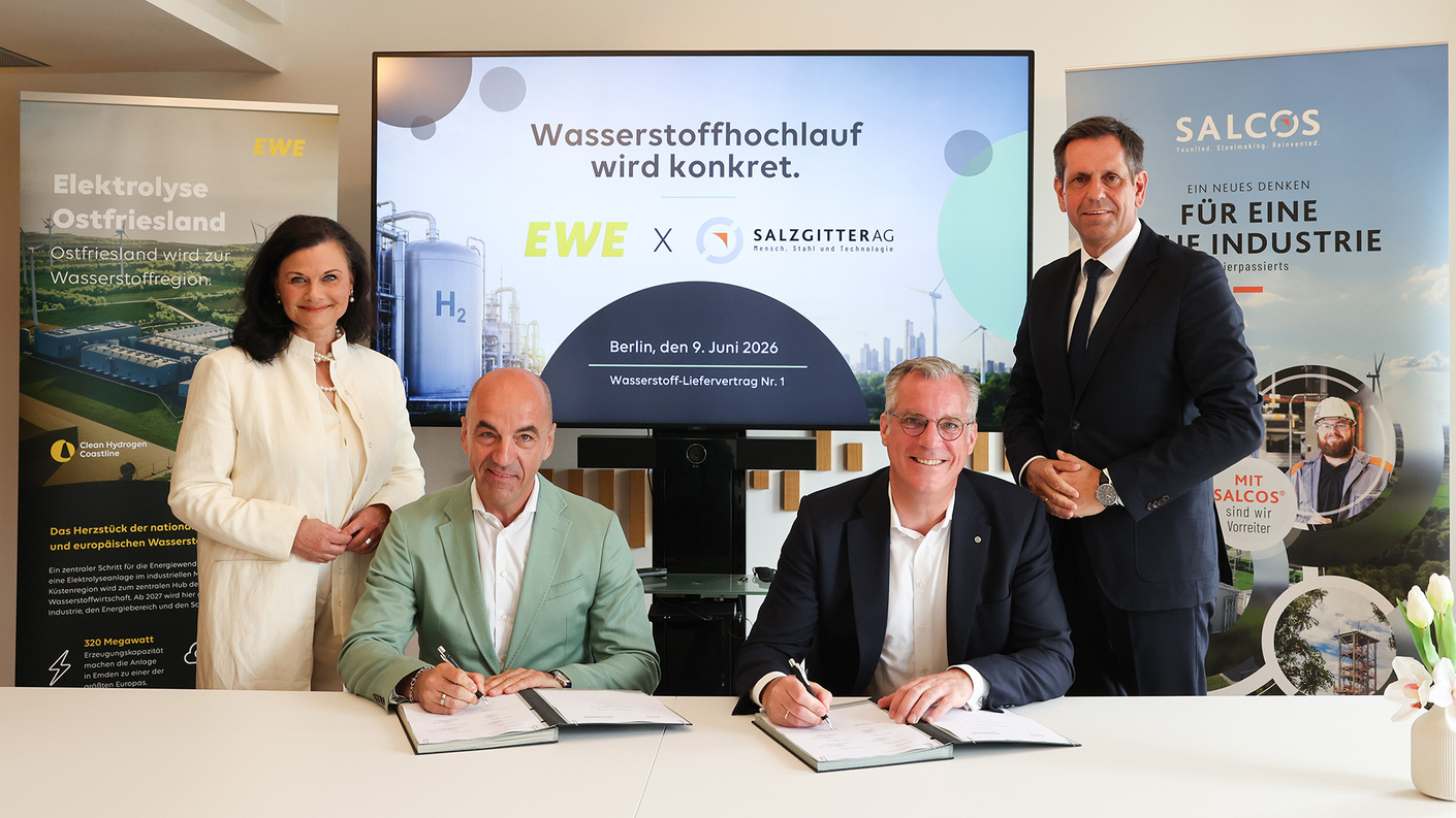 Germany’s hydrogen economy has taken a significant step forward as energy company EWE and steel producer Salzgitter Flachstahl, a subsidiary of Salzgitter AG, signed a long-term agreement for the supply of renewable hydrogen. The deal is one of the first major industrial hydrogen contracts in the country and highlights the growing connection between large-scale hydrogen production and industrial decarbonisation. Under the agreement, EWE will supply approximately 10,000 tonnes of green hydrogen annually from its planned 320 MW electrolyser facility in Emden, one of the largest hydrogen production projects currently under development in Germany. Deliveries are expected to begin in 2030 via the future German hydrogen backbone network. The hydrogen will be used in Salzgitter’s SALCOS® (Salzgitter Low CO₂ Steelmaking) programme, the company’s flagship initiative to transform conventional steel production into a low-carbon process. While the first phase of the programme relies on natural gas in direct reduction technology, the long-term objective is to transition to renewable hydrogen, enabling steel production with water as the primary by-product instead of carbon dioxide. The contract, which runs for an initial seven years, represents EWE’s first major commercial sales agreement from the Emden hydrogen project and Salzgitter’s first large-scale external hydrogen supply arrangement. The annual volume will cover roughly 6.5% of the hydrogen demand expected for the SALCOS programme, which could eventually consume up to 150,000 tonnes of hydrogen per year. Salzgitter also plans to produce part of its hydrogen demand internally through a dedicated 100 MW electrolyser at its steelworks. The agreement is widely viewed as an important signal for the emerging hydrogen market because it demonstrates that both producers and industrial consumers are willing to make long-term commitments before the market is fully established. Such agreements are considered critical for unlocking investment in hydrogen production, infrastructure, storage, and transportation. Beyond reducing emissions from steelmaking, the partnership is expected to strengthen Germany’s industrial competitiveness by supporting domestic energy production and reducing reliance on imported fossil fuels. Hydrogen is increasingly seen as a key solution for decarbonising hard-to-abate sectors such as steel, chemicals, and heavy manufacturing. At the same time, both companies emphasized that regulatory and economic challenges remain. Industry leaders continue to call for more competitive electricity pricing for electrolysers, greater flexibility in renewable hydrogen certification rules, and stronger policy support to accelerate market development. The project forms part of EWE’s broader Clean Hydrogen Coastline initiative, which includes hydrogen production, storage, and transport infrastructure in northwest Germany. Supported by federal and regional governments, the initiative aims to establish one of Europe’s most important hydrogen hubs and help lay the foundation for a large-scale hydrogen economy.